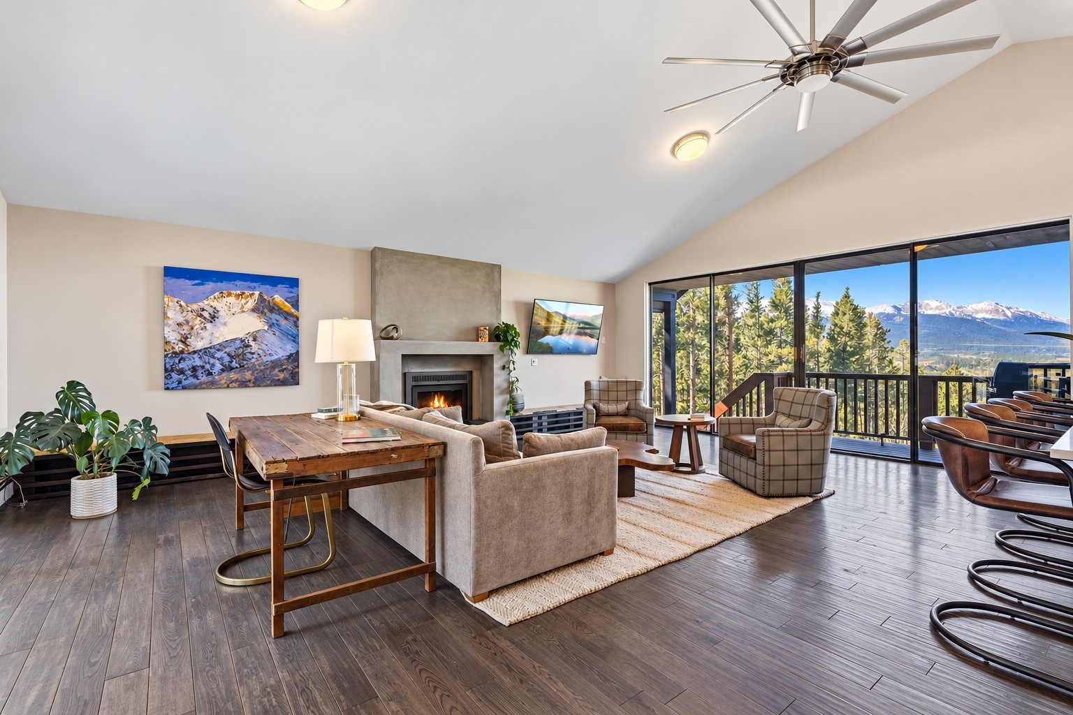 457 Moonstone ROAD