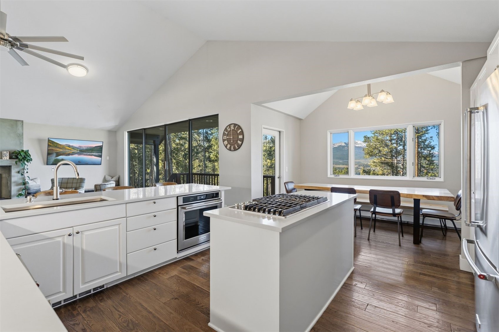 457 Moonstone ROAD