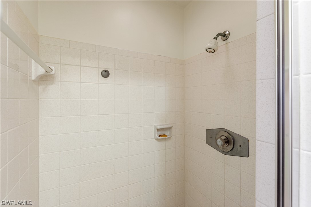 6725 Winkler RD C101