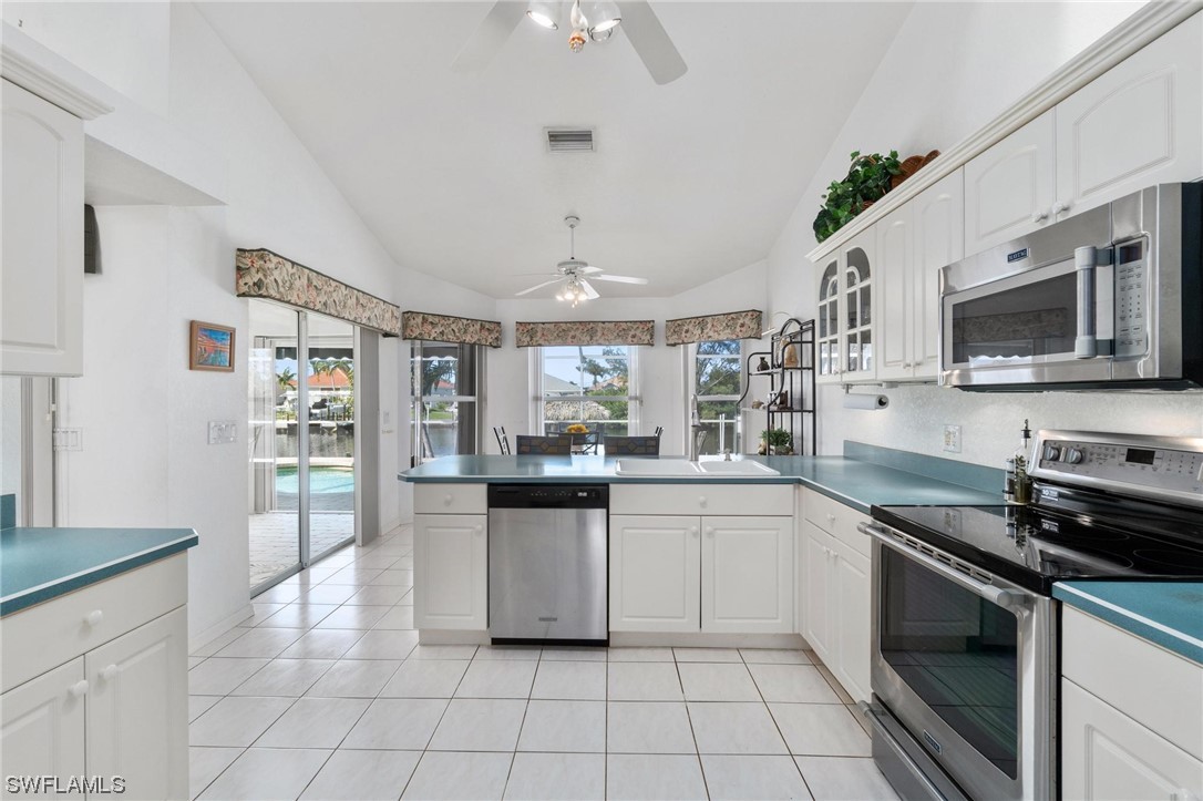 418 SW 38th AVE