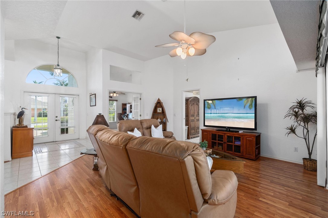 418 SW 38th AVE