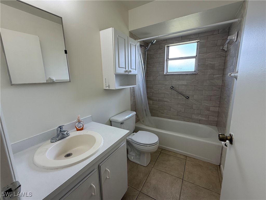 301 Stewart LN