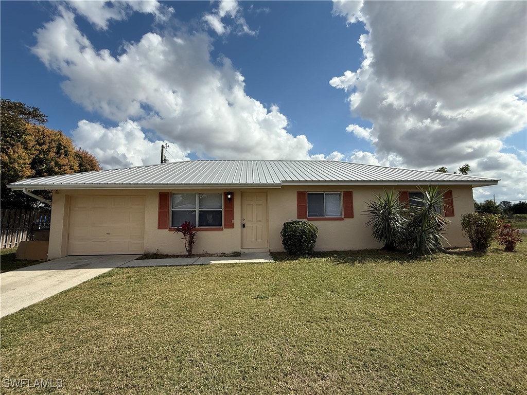 301 Stewart LN