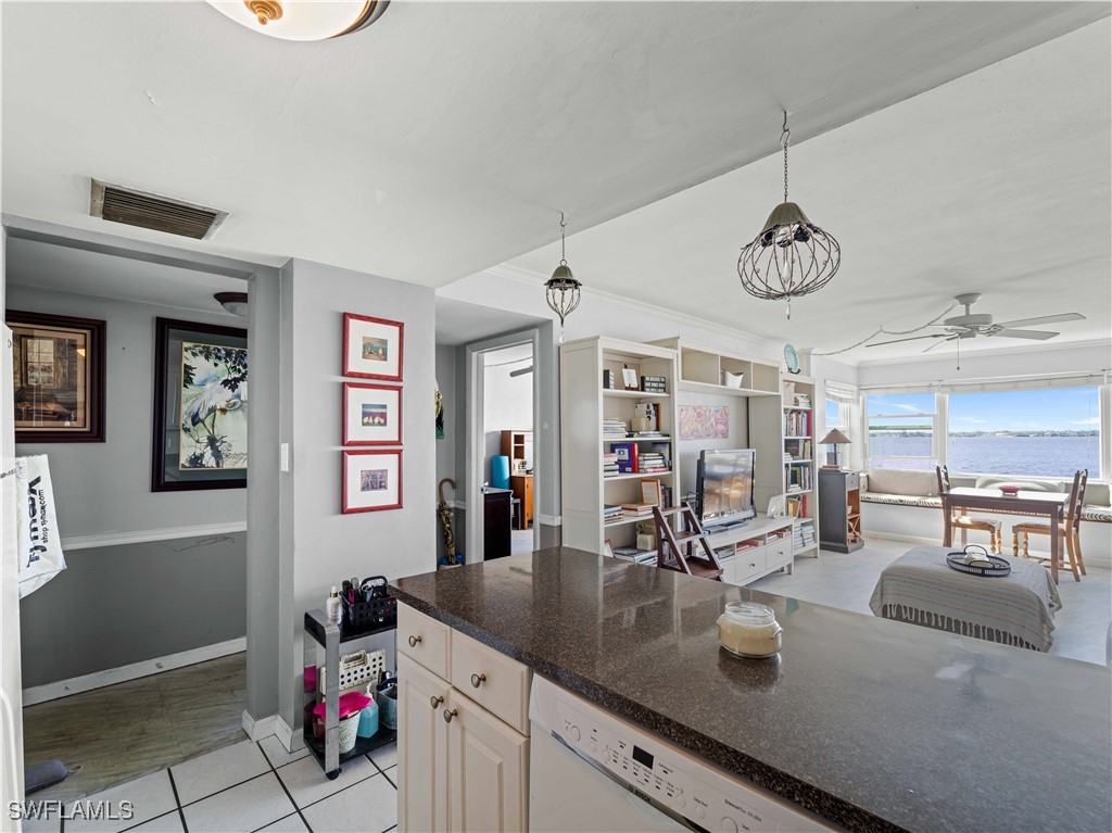 1900 Clifford ST 306