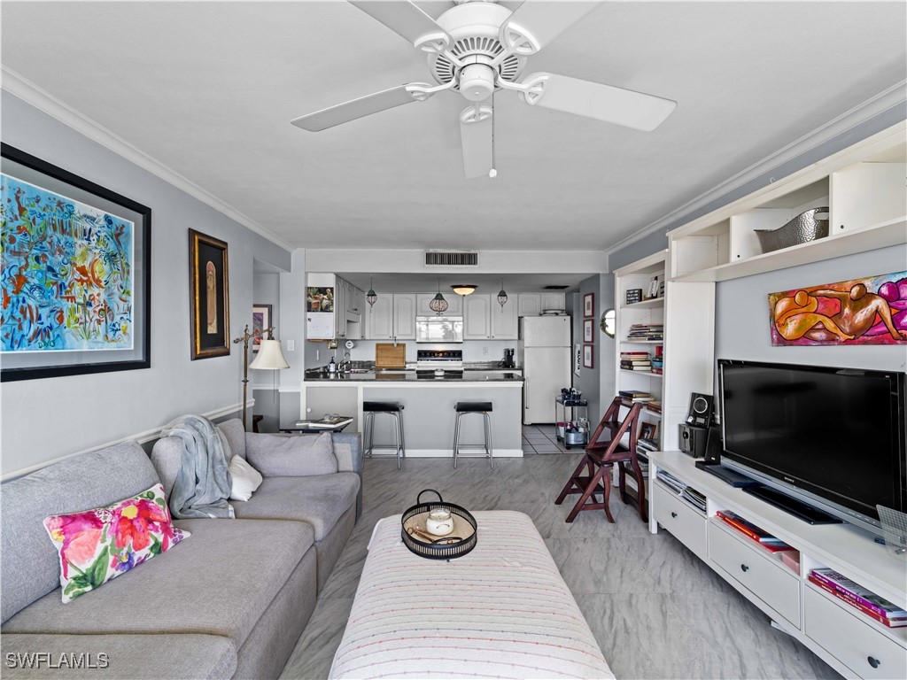 1900 Clifford ST 306