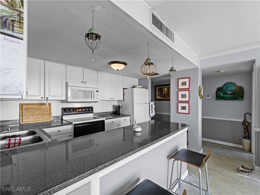 1900 Clifford ST 306