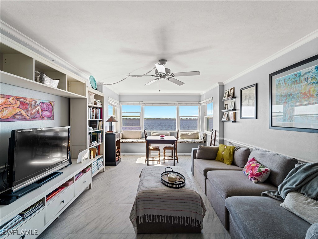 1900 Clifford ST 306