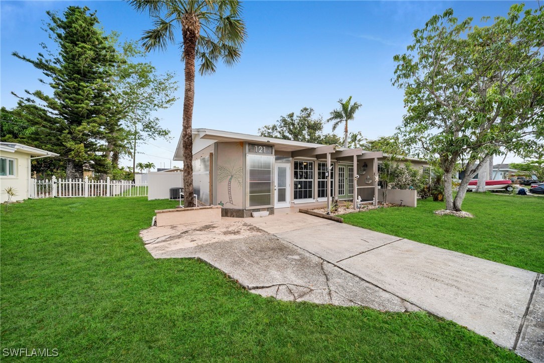 121 SE 44th ST