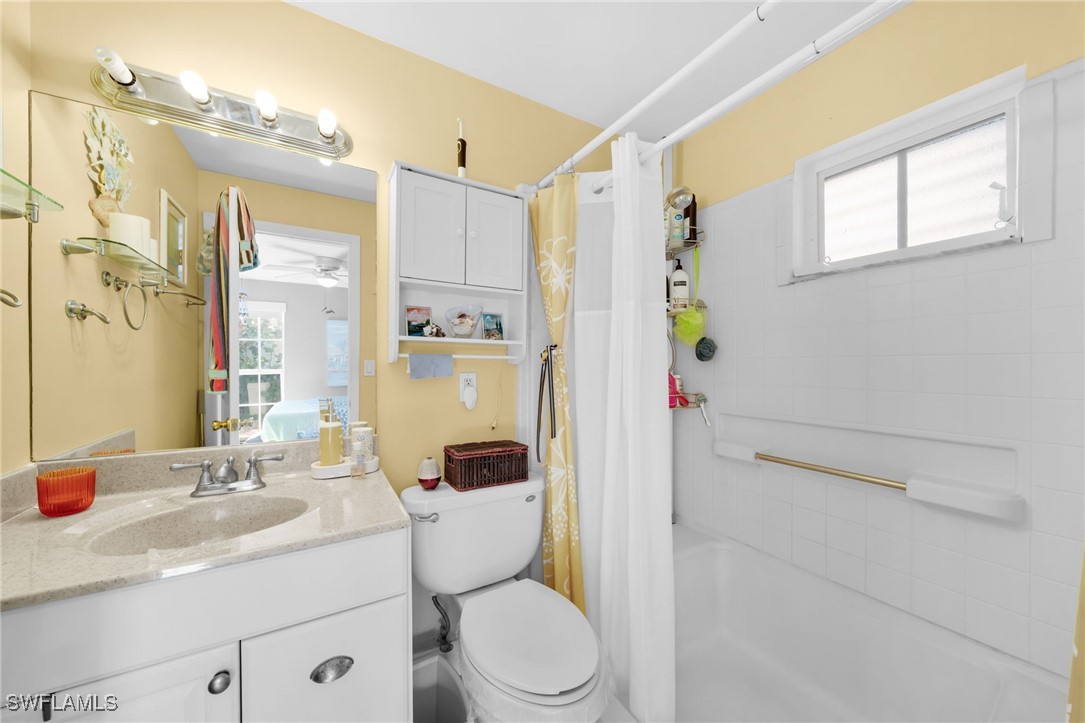 121 SE 44th ST
