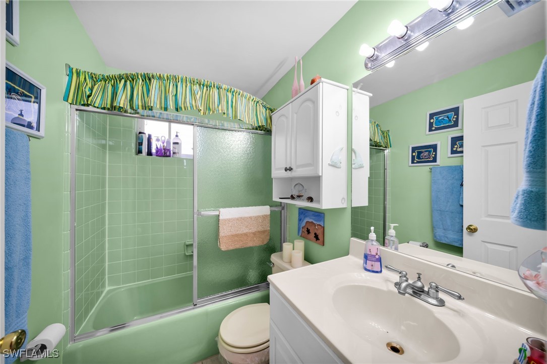 121 SE 44th ST