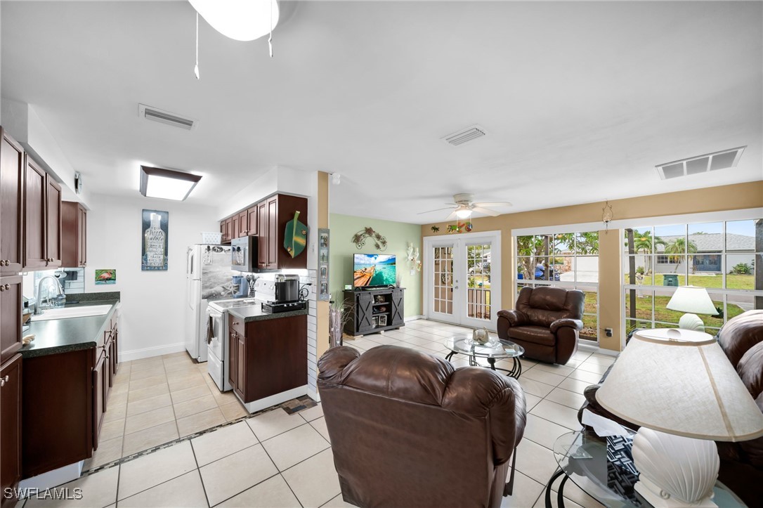 121 SE 44th ST
