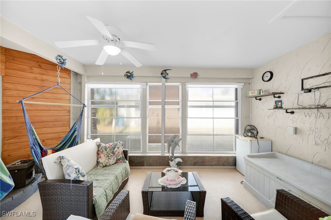 121 SE 44th ST