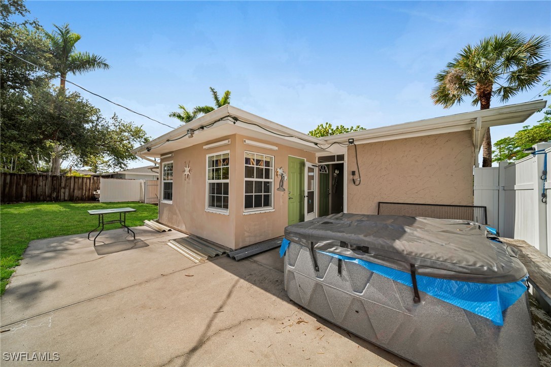 121 SE 44th ST