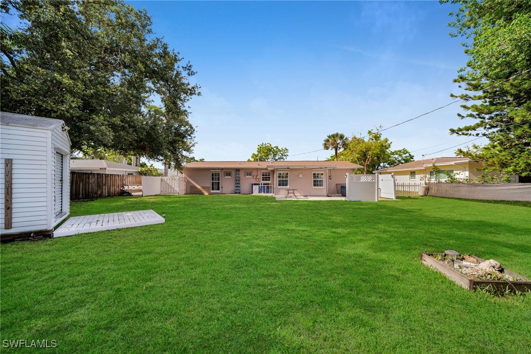 121 SE 44th ST