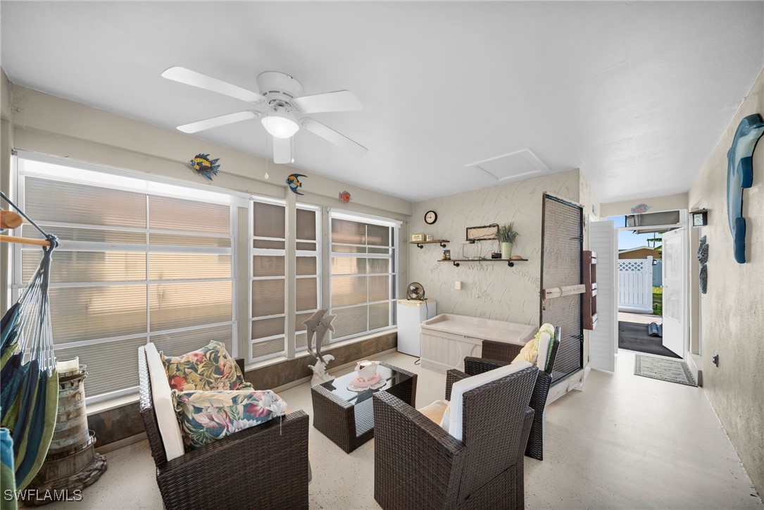 121 SE 44th ST