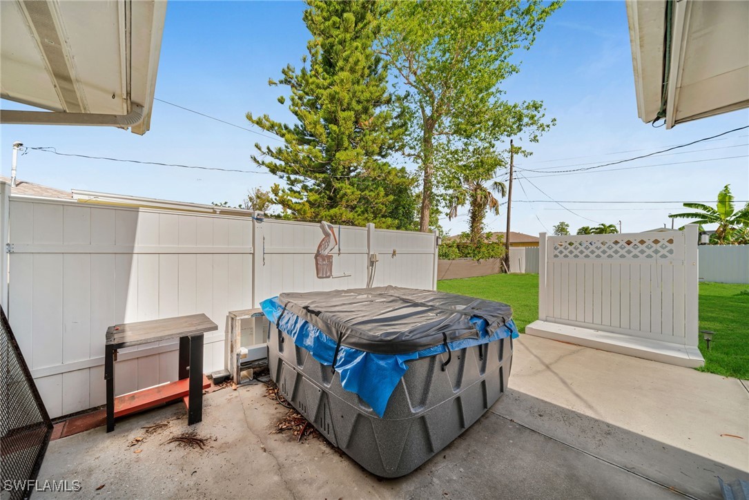 121 SE 44th ST