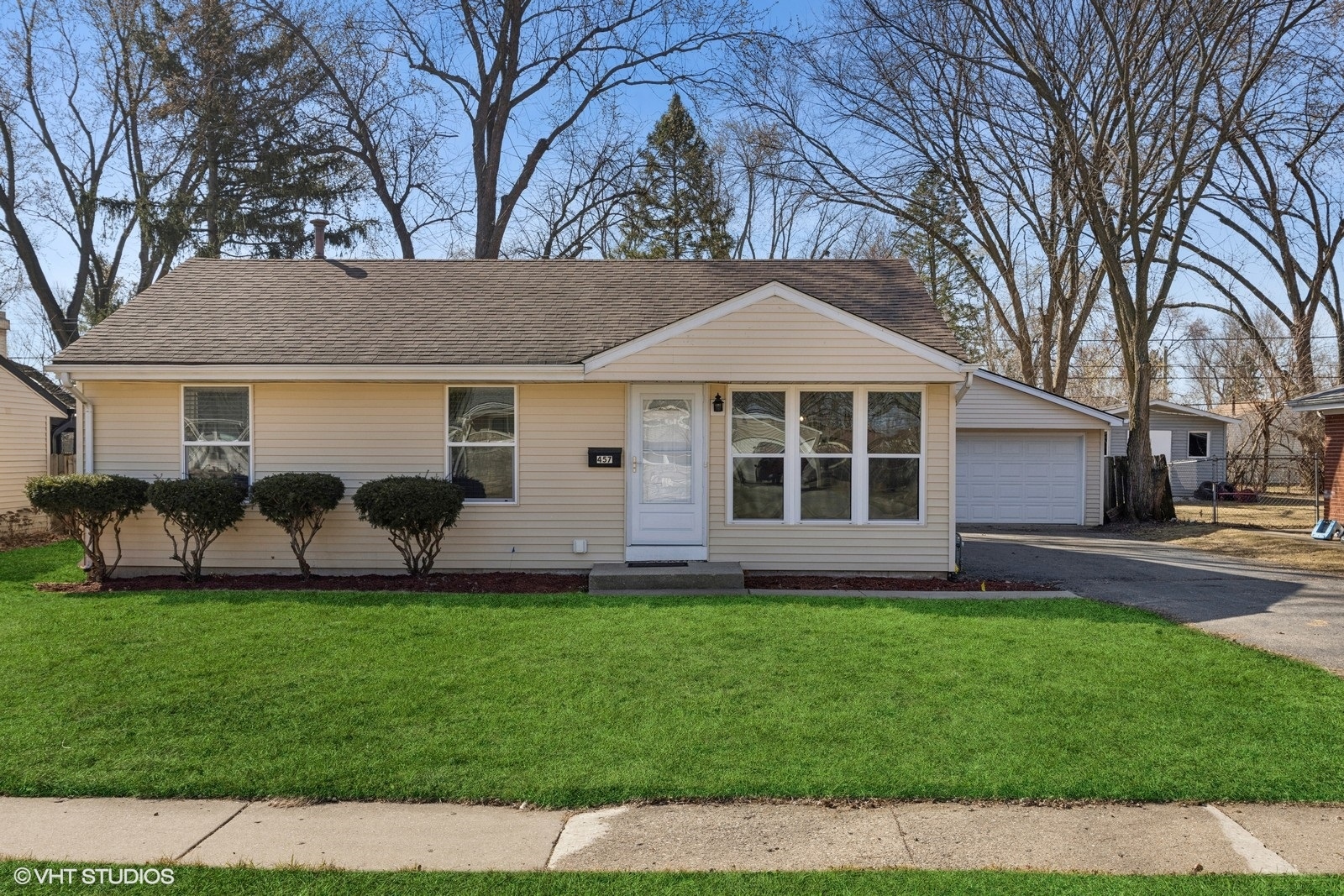 457 W Margaret Terrace