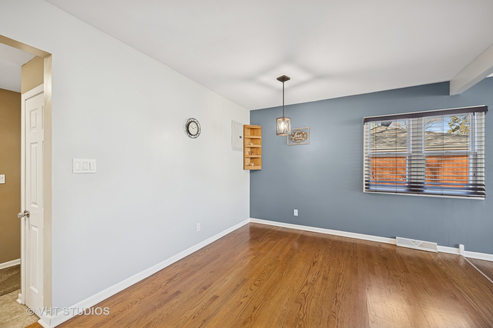 457 W Margaret Terrace