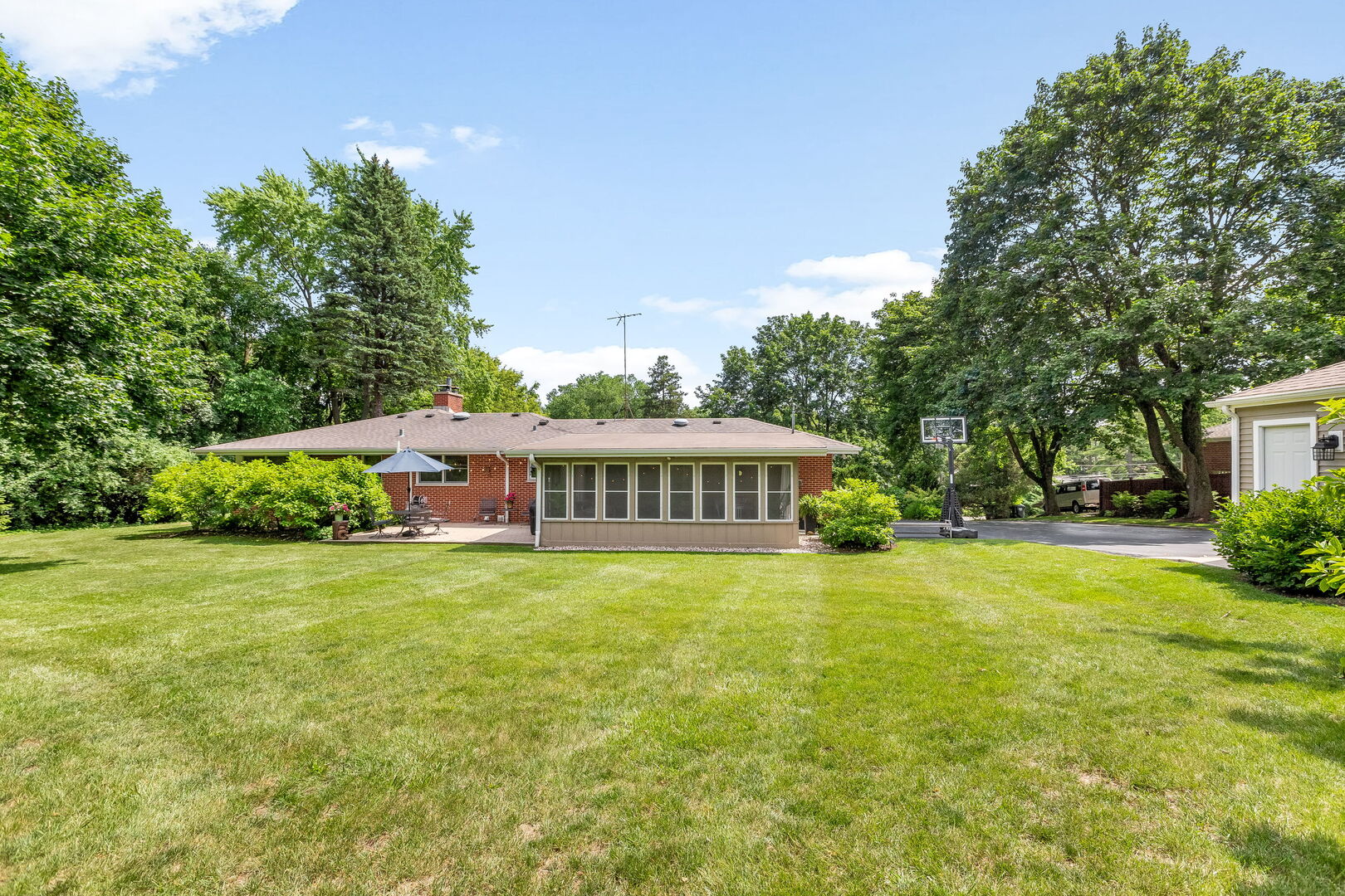 240 Roslyn Road