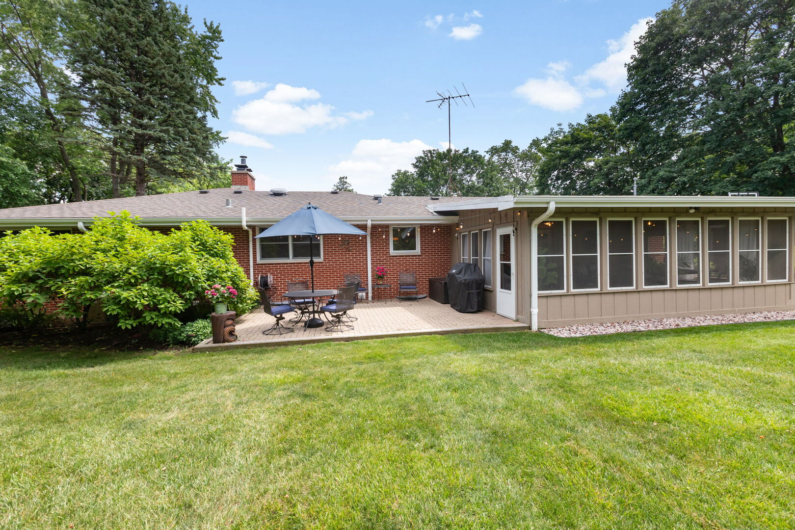 240 Roslyn Road