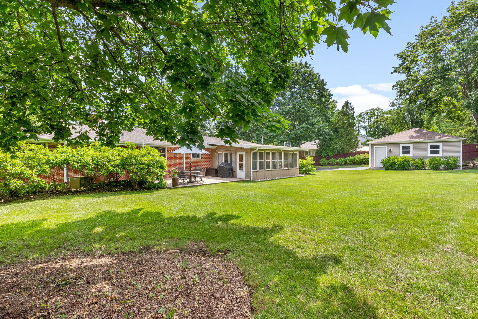 240 Roslyn Road