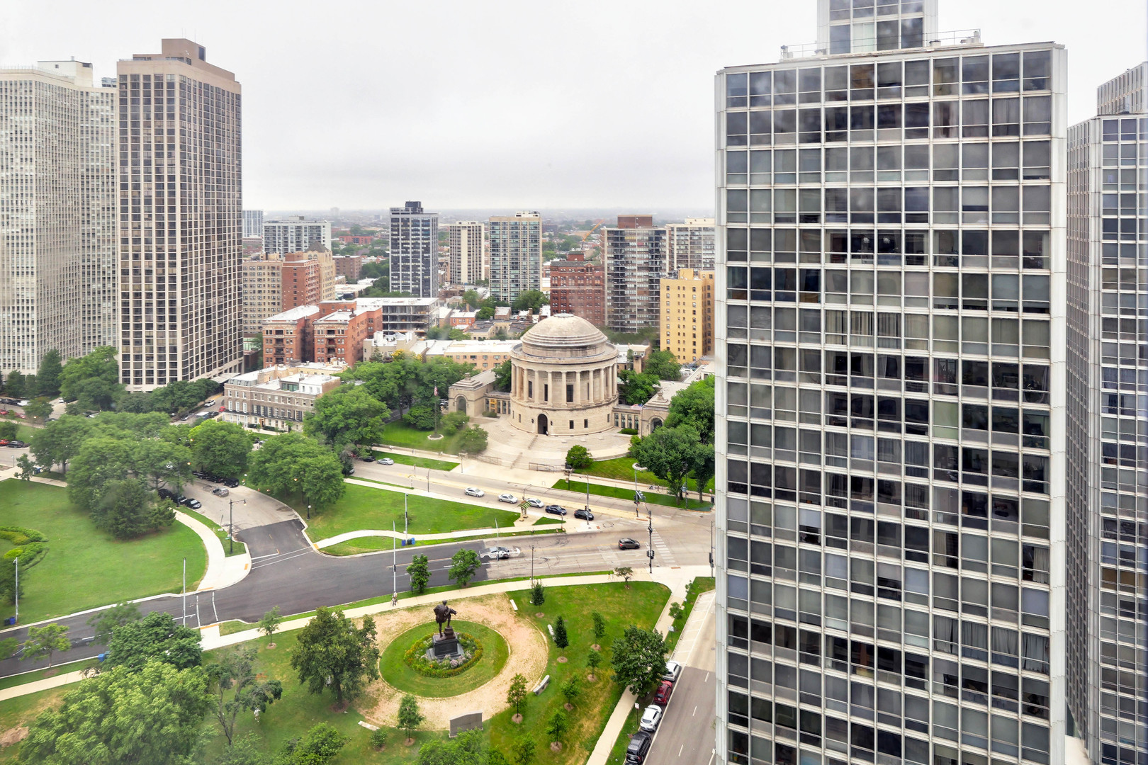 2800 N Lake Shore Drive Unit: 2617