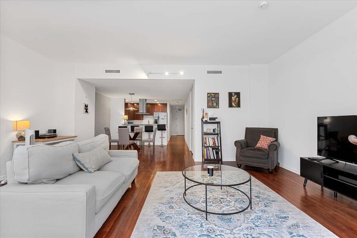 680 N Lake Shore Drive Unit: 914