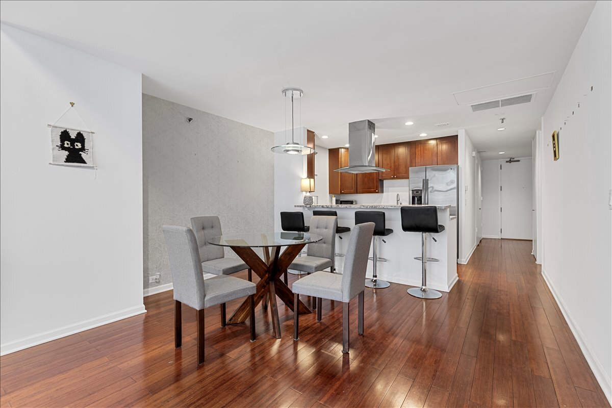 680 N Lake Shore Drive Unit: 914