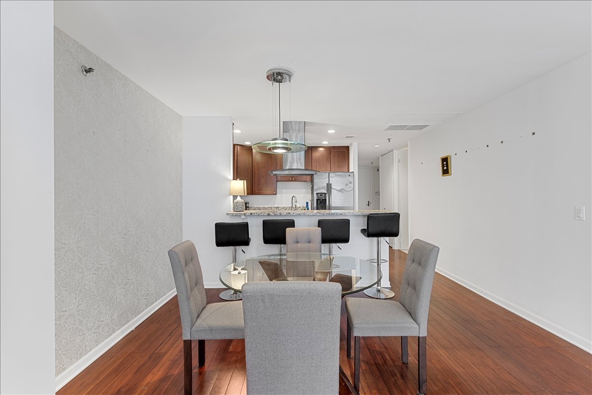 680 N Lake Shore Drive Unit: 914