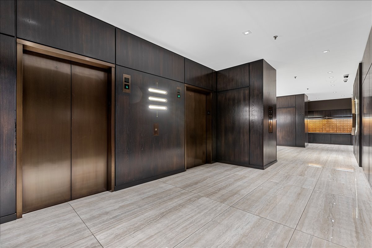 680 N Lake Shore Drive Unit: 914