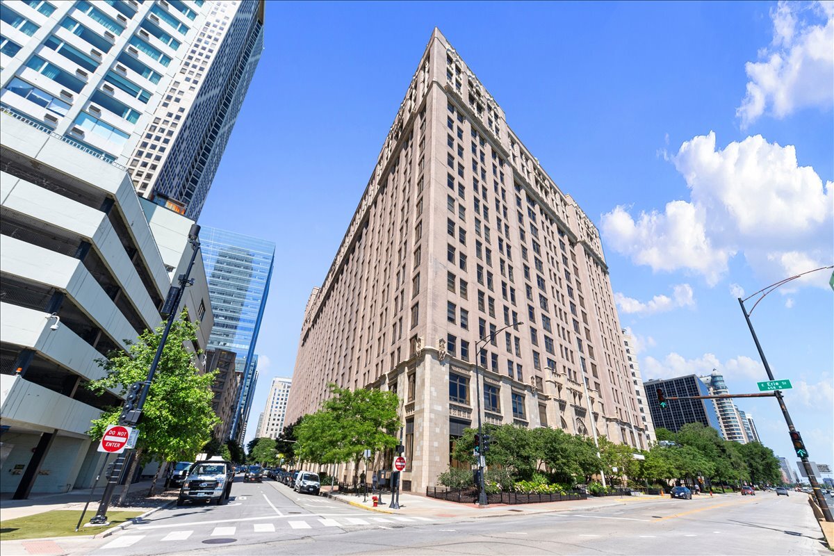 680 N Lake Shore Drive Unit: 914