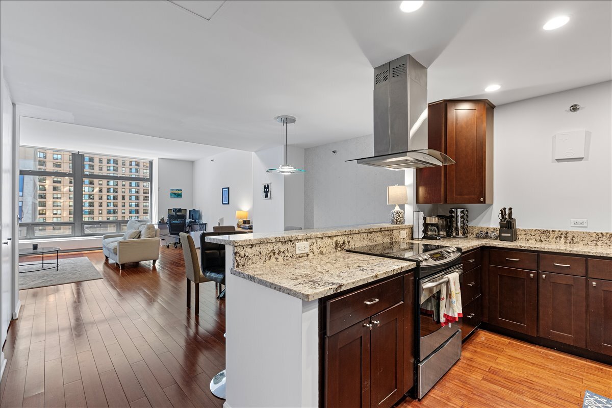 680 N Lake Shore Drive Unit: 914