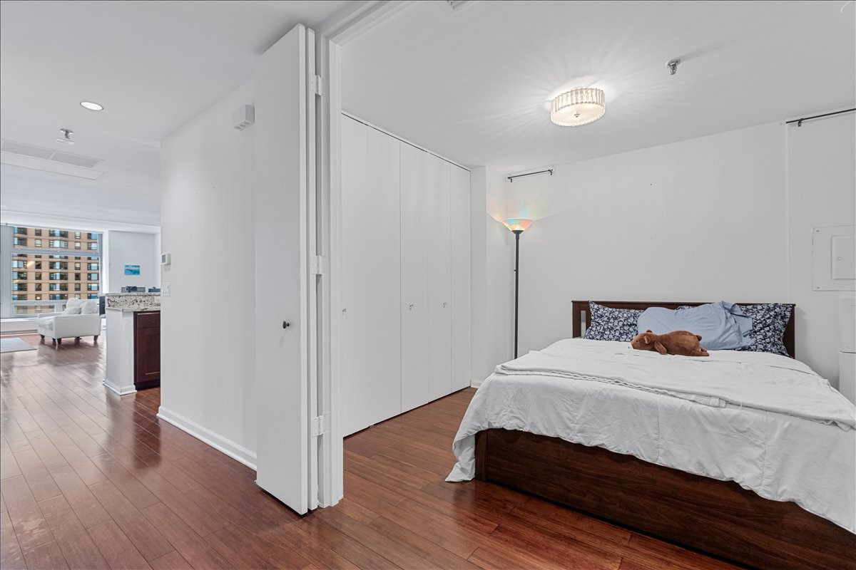 680 N Lake Shore Drive Unit: 914