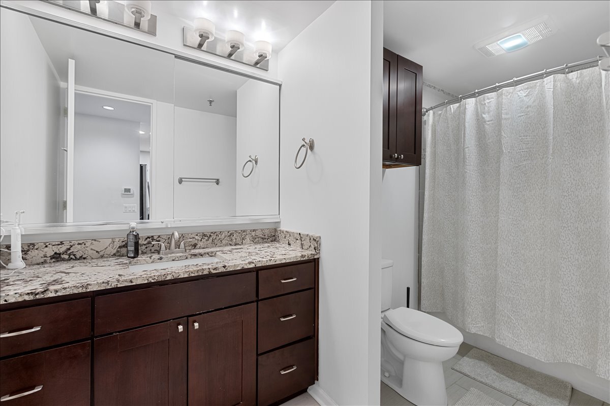 680 N Lake Shore Drive Unit: 914