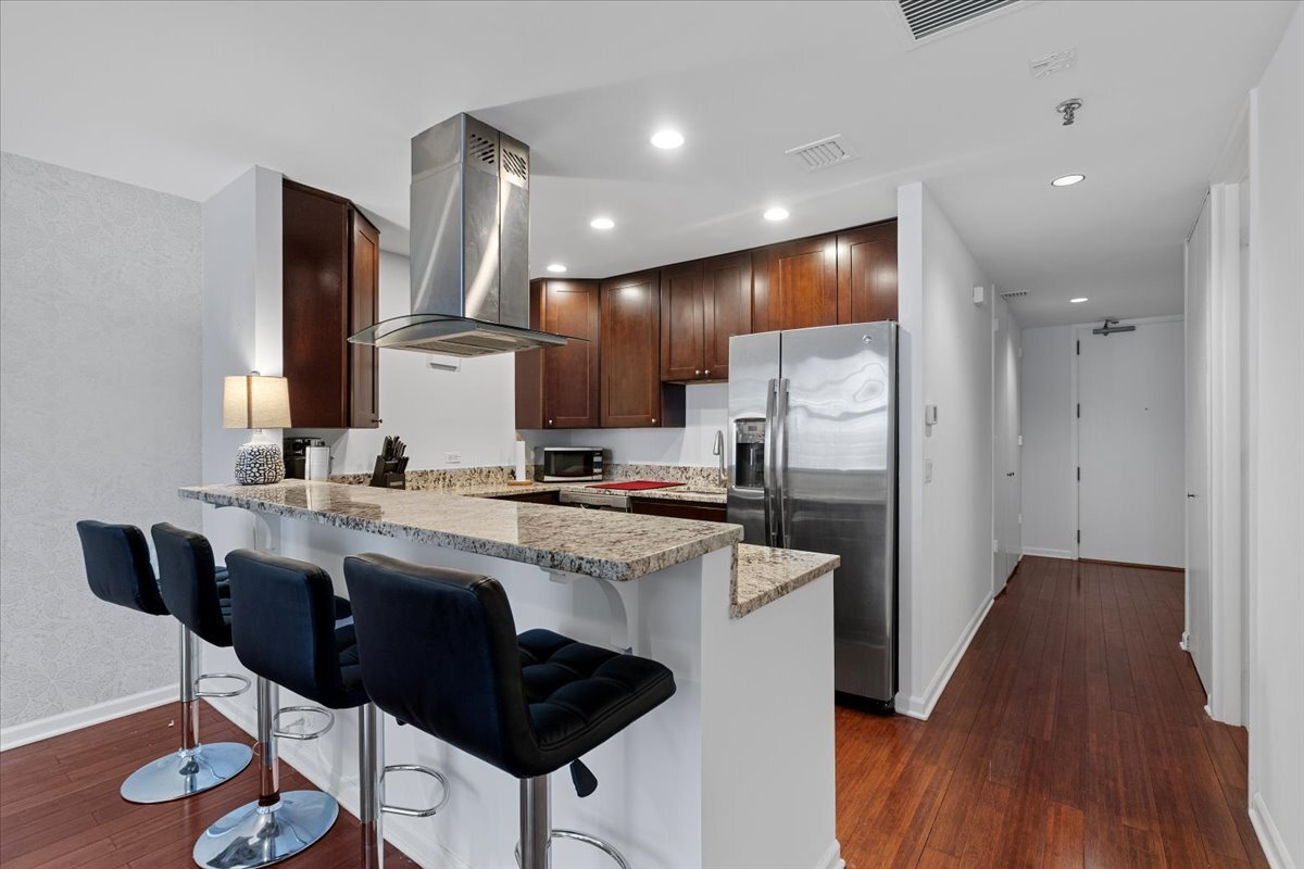 680 N Lake Shore Drive Unit: 914