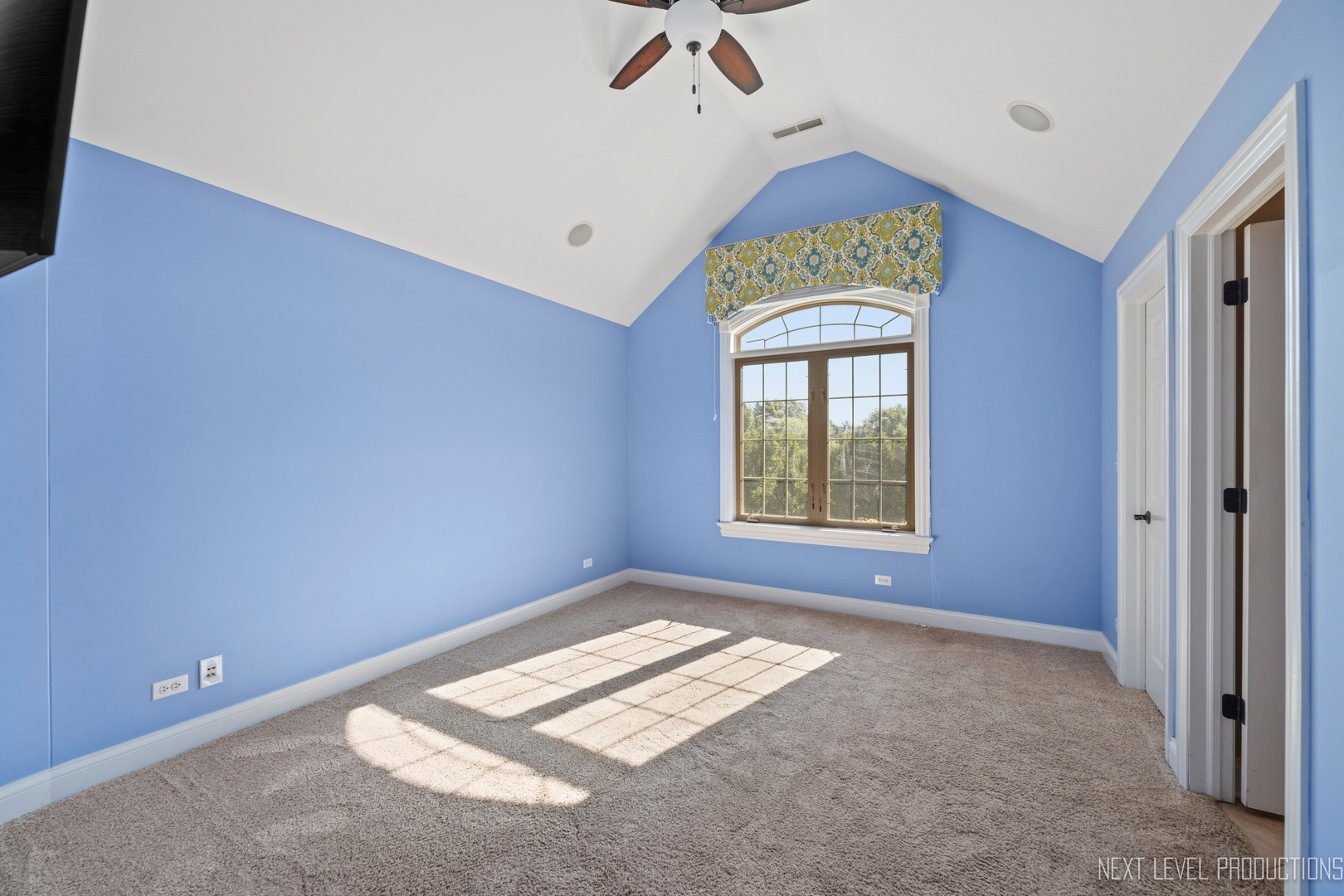 10N916 Highland Trail