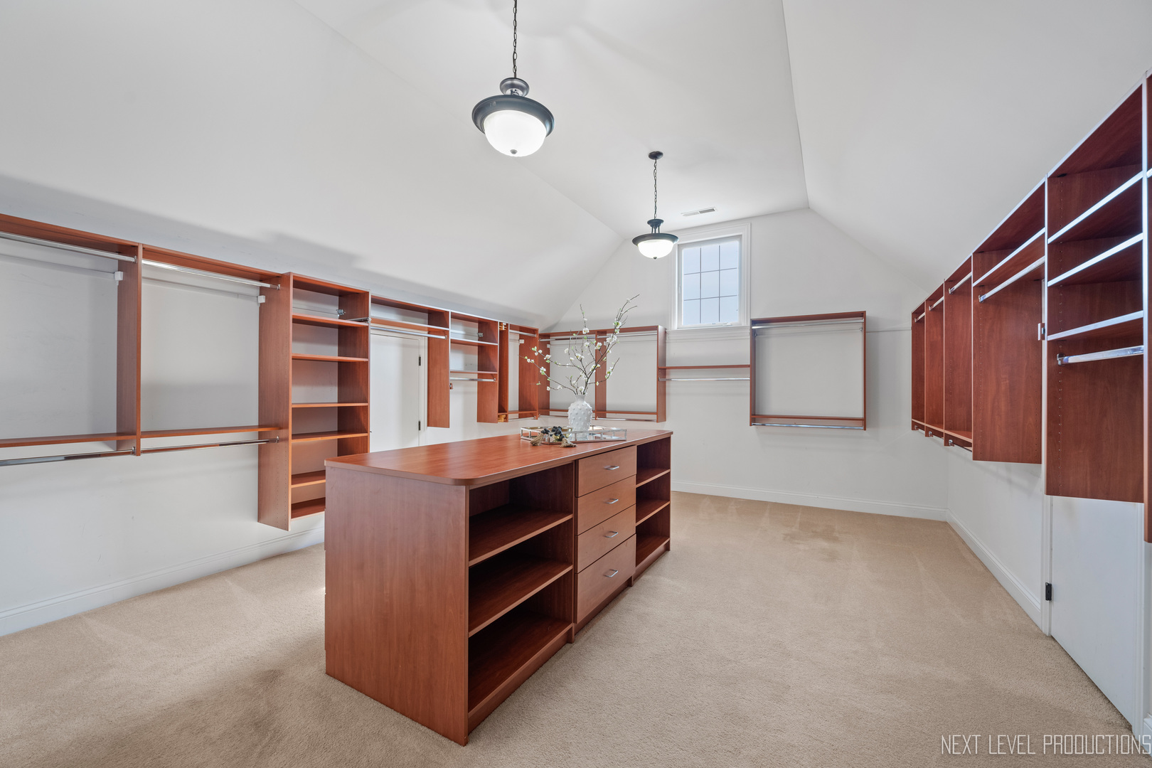 10N916 Highland Trail