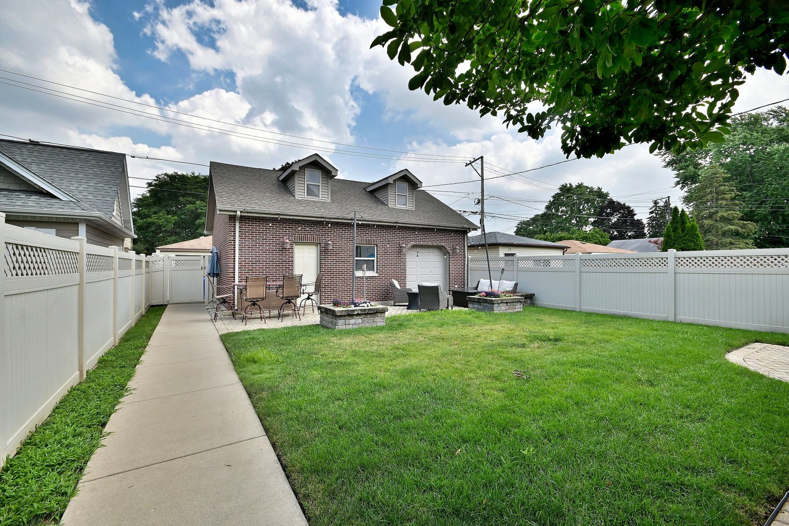 6035 N Navarre Avenue