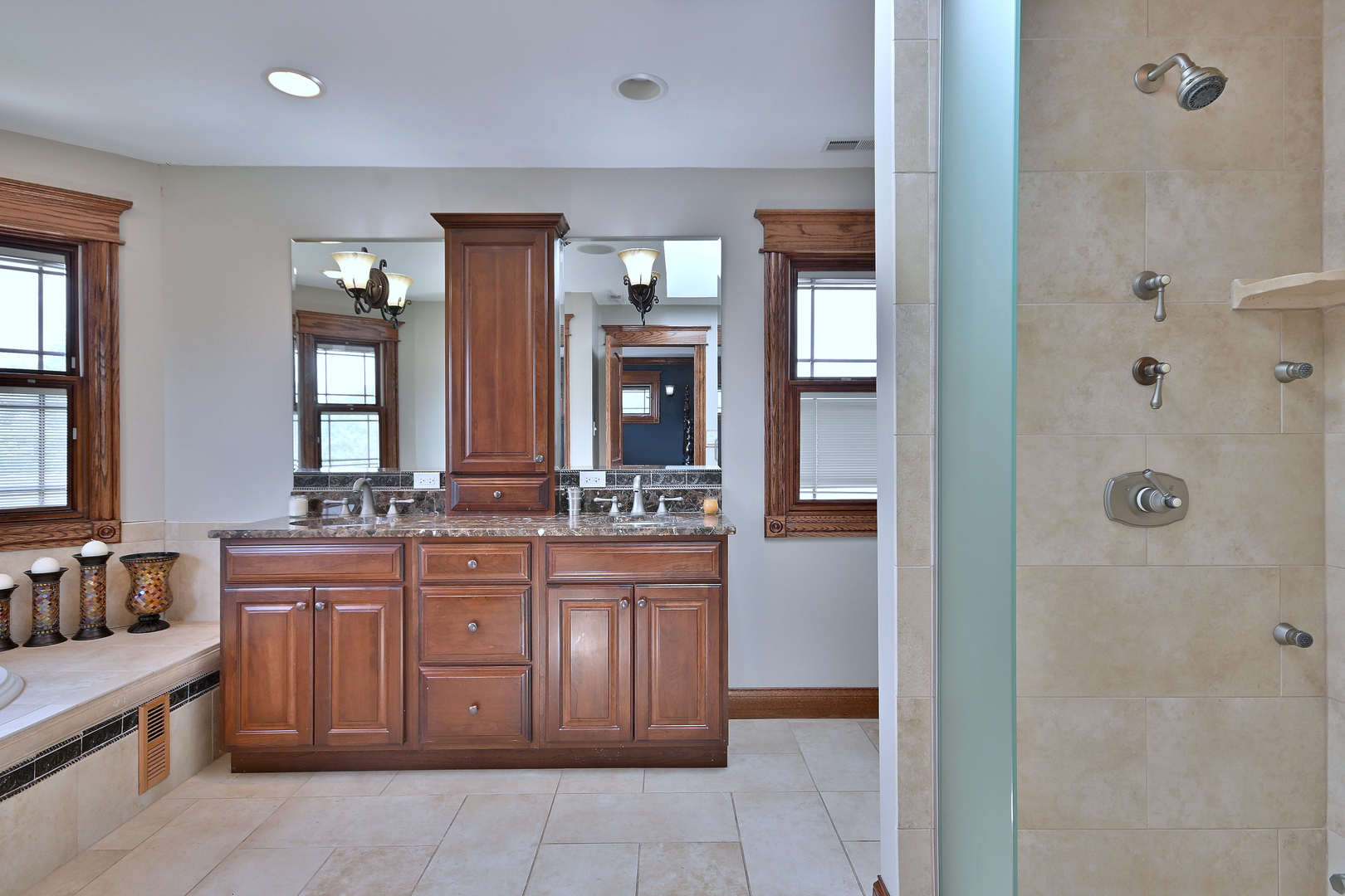 6035 N Navarre Avenue