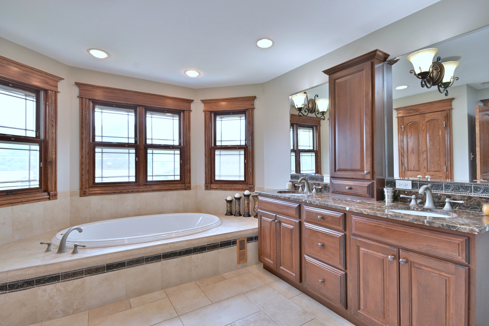 6035 N Navarre Avenue