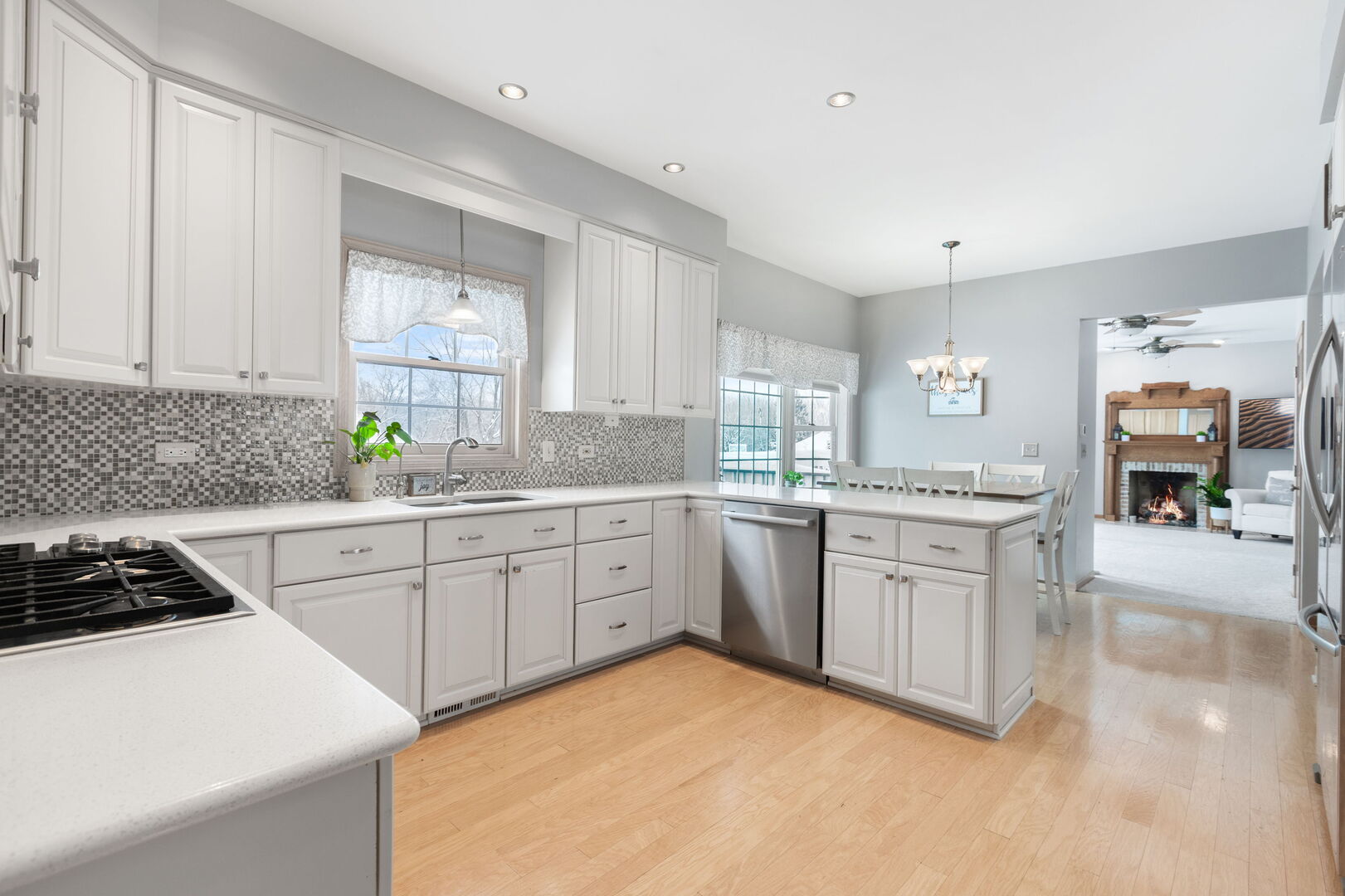 7N610 Cloverfield Circle