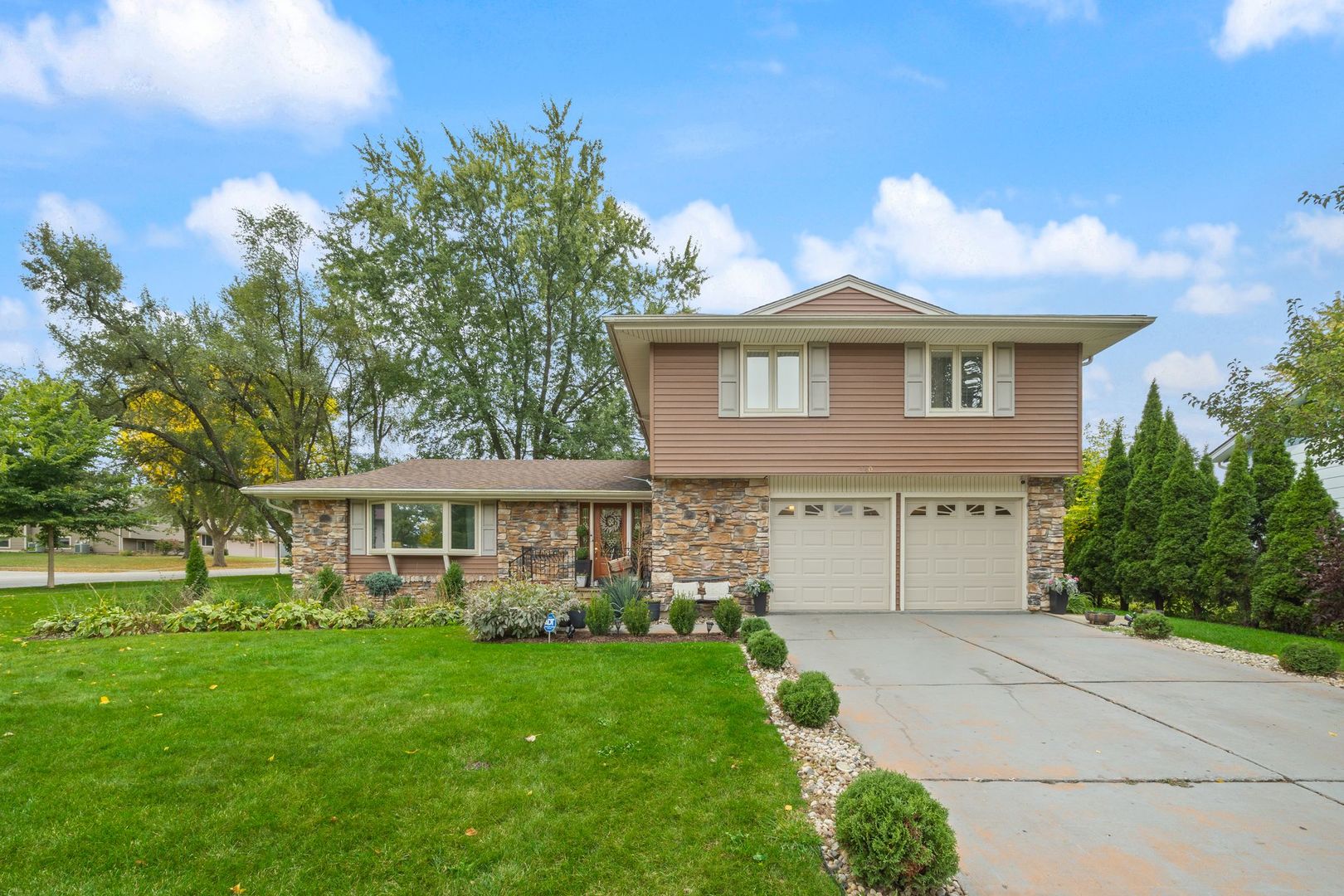 320 Pochet Lane