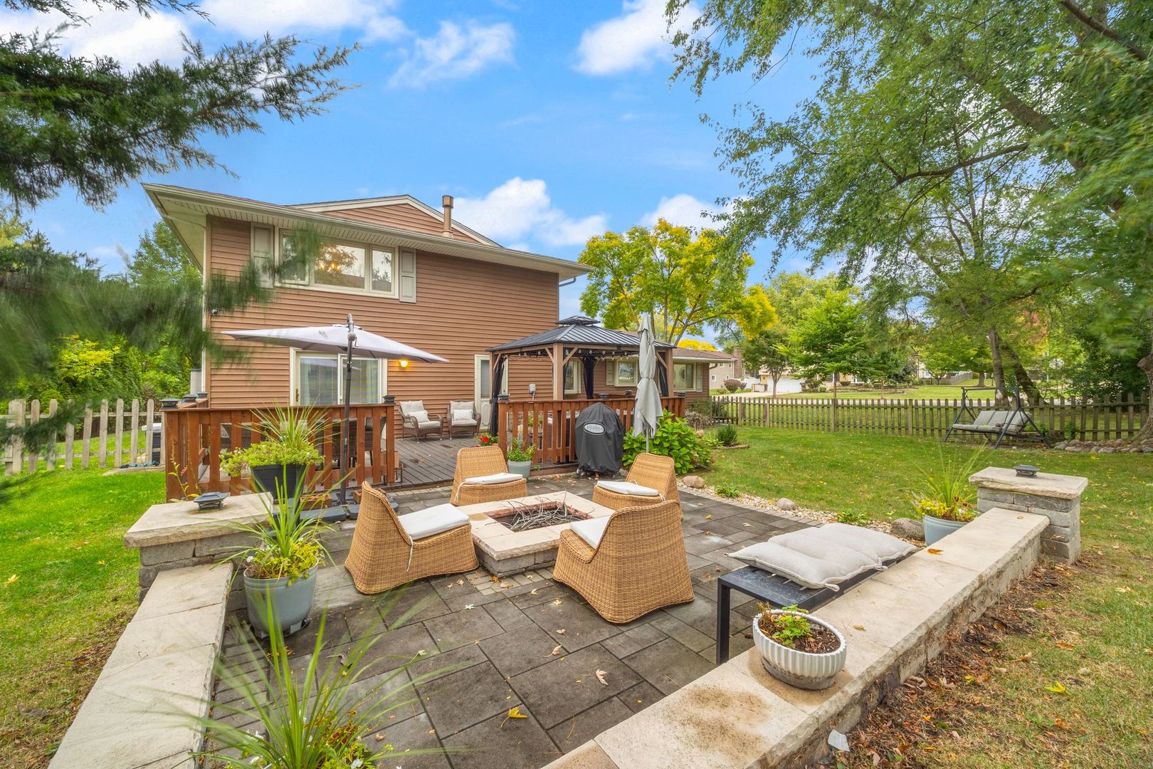 320 Pochet Lane