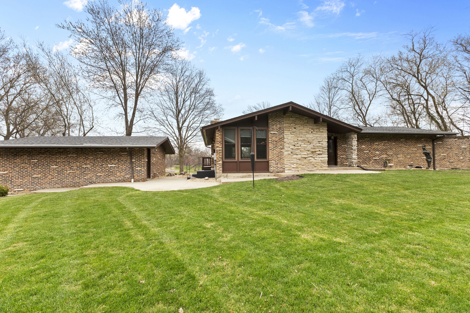 330 S Barrington Road
