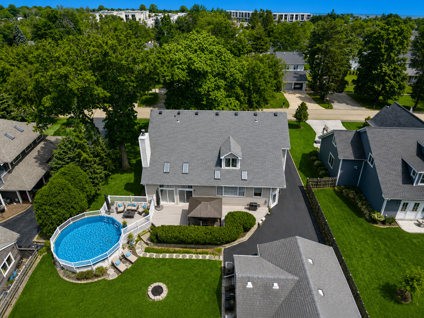 323 N Pleasant Road