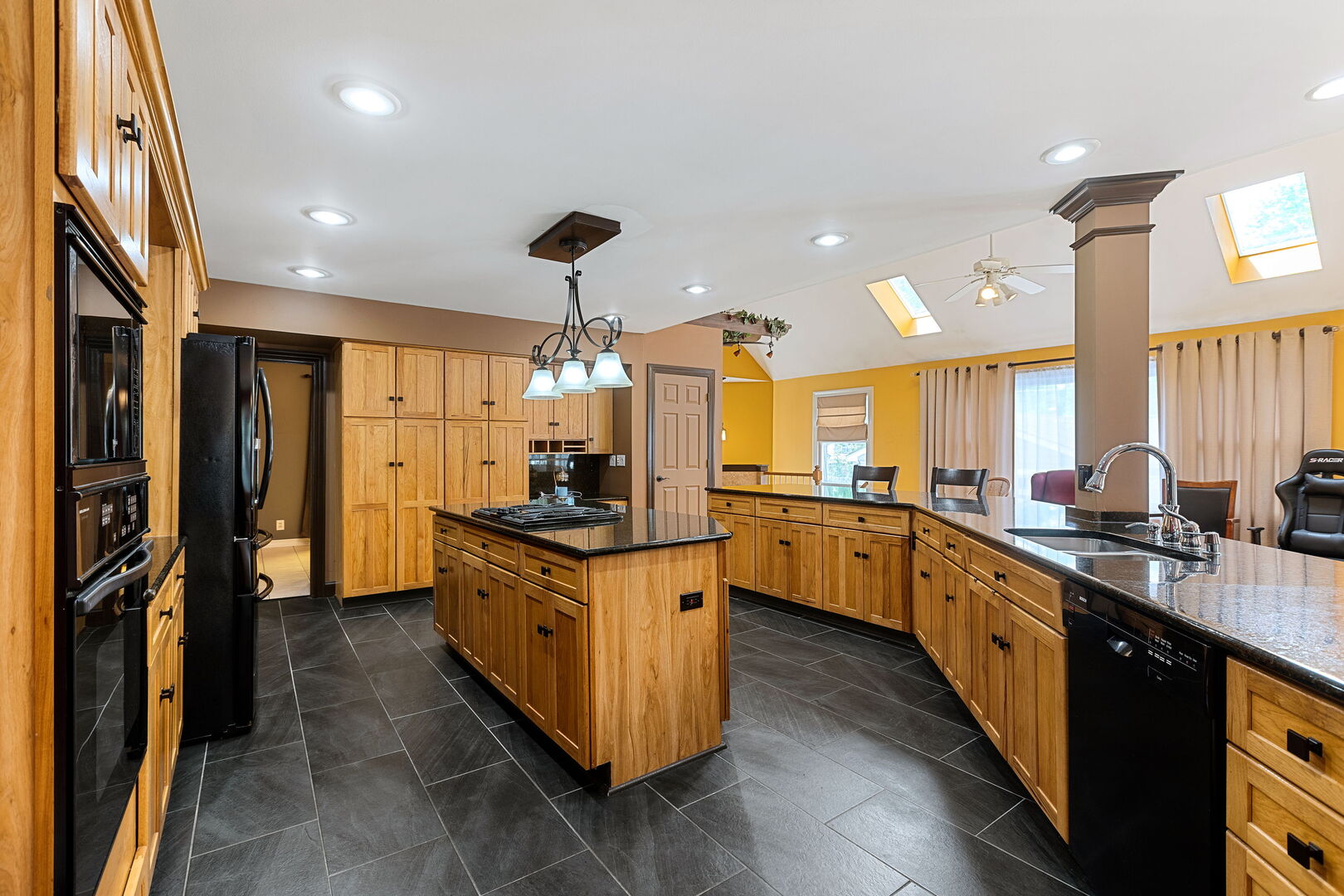323 N Pleasant Road