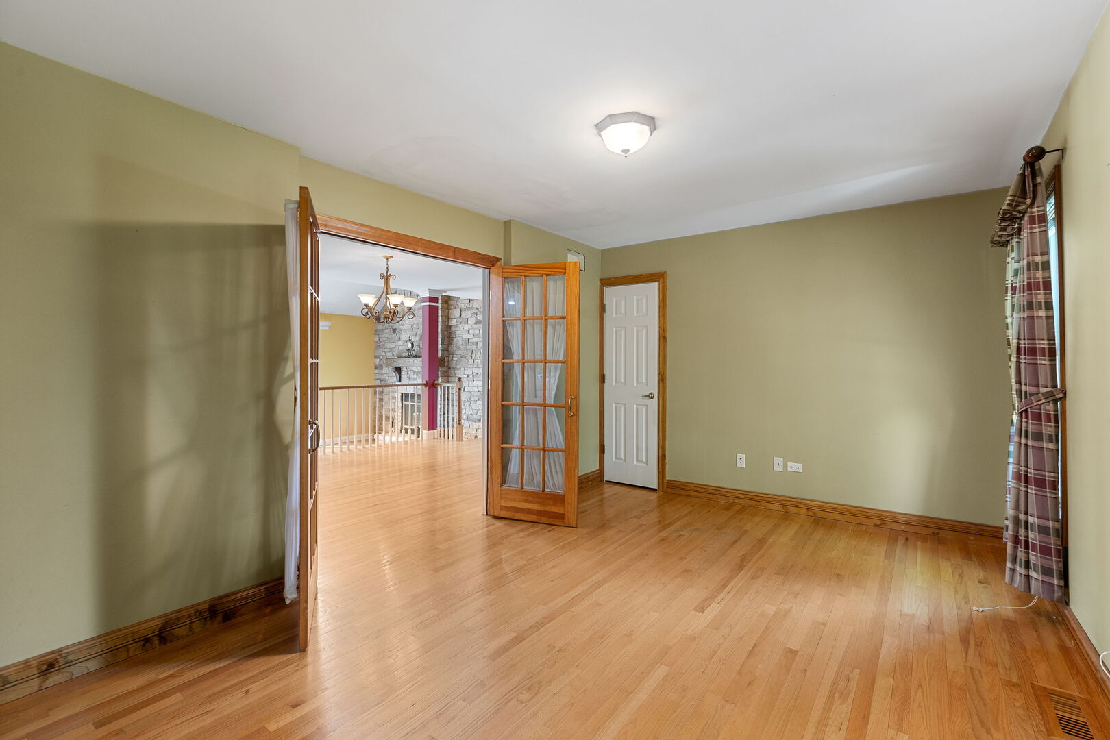 323 N Pleasant Road