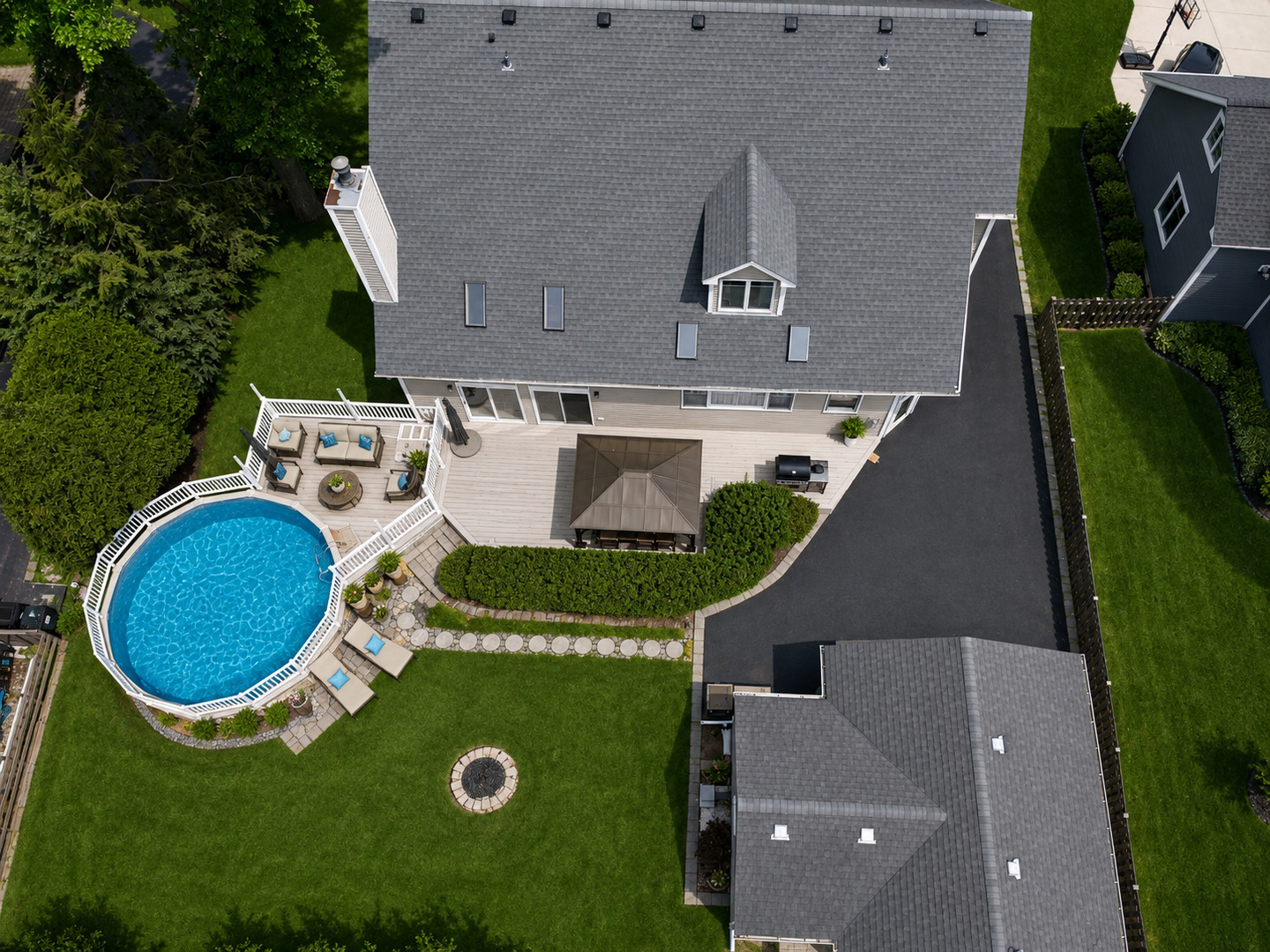 323 N Pleasant Road