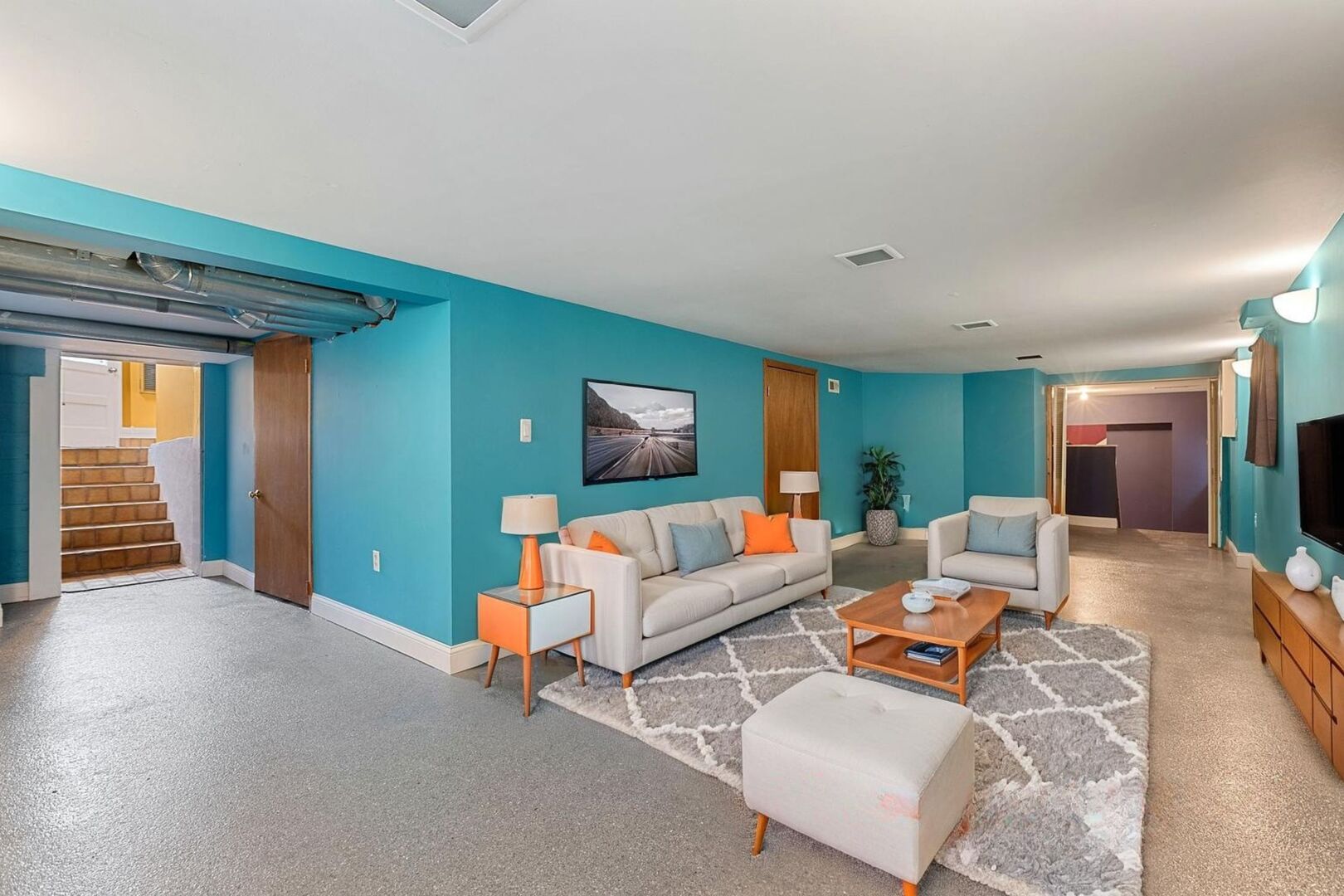 323 N Pleasant Road