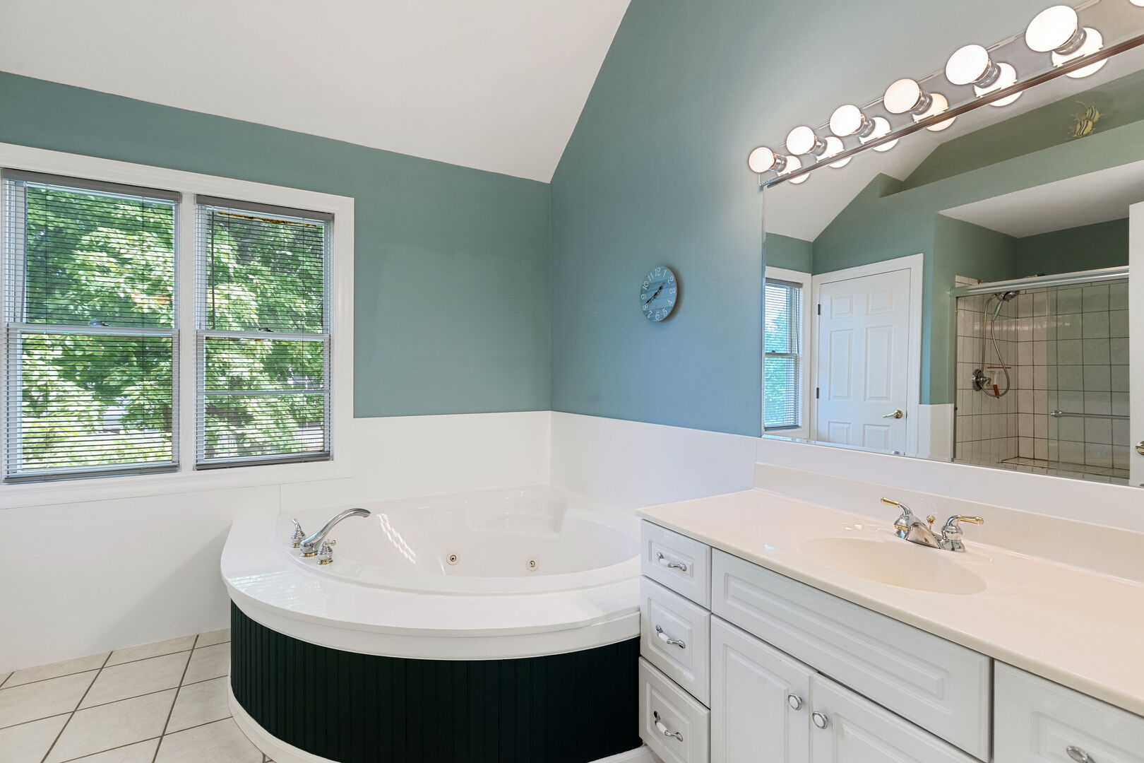 323 N Pleasant Road